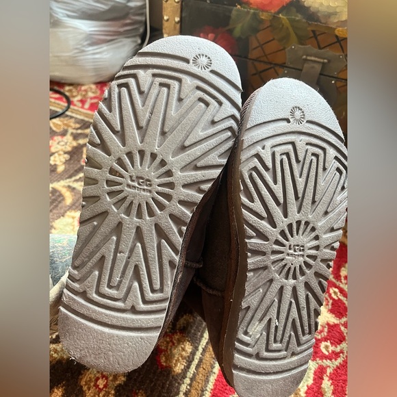 UGG Classic Bailey Boots With Buttons • Dark Brown Leather • Sheepskin • sz W6 - Picture 2 of 16